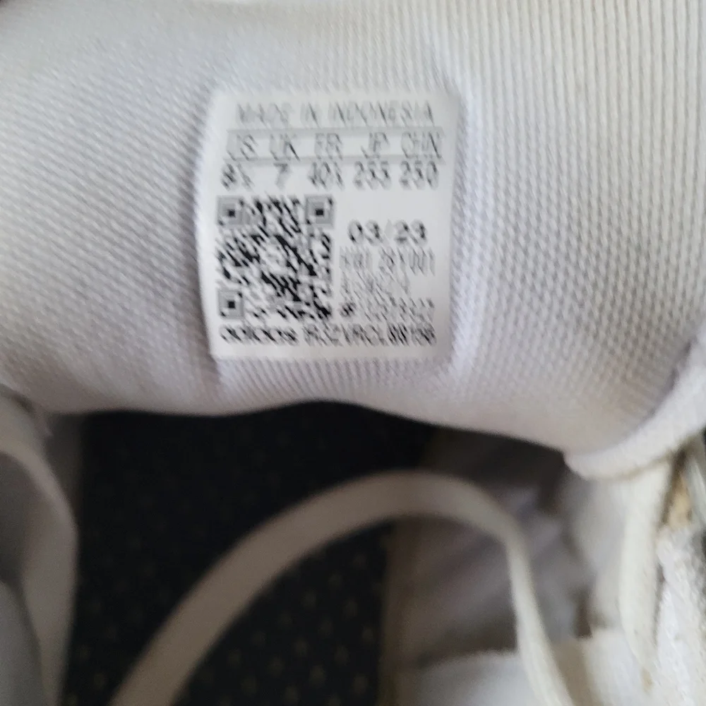 Adidas White and Black Classic Sneakers Size 8.5 Men